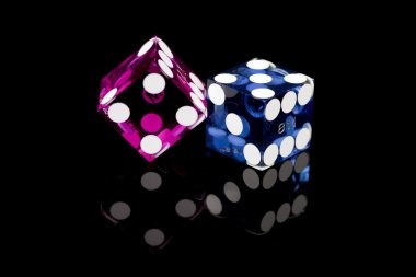 Live dealer managing Captain's Bounty round at kalender togel studio with captain indicator